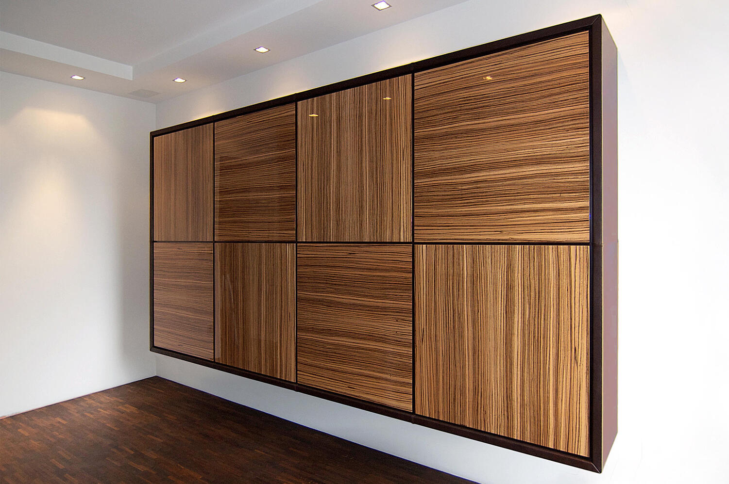Einbauschrank mit Lederfronten & Zebrano – Traumobjekte