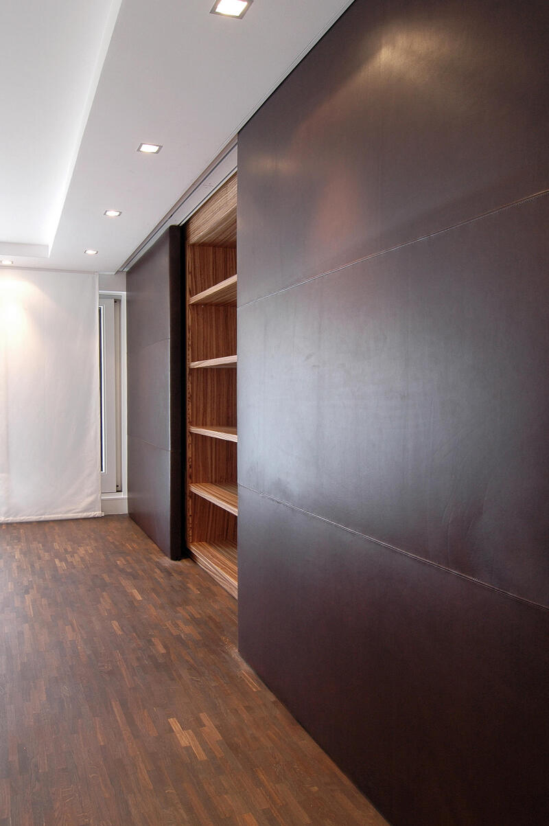 Einbauschrank mit Lederfronten & Zebrano – Traumobjekte