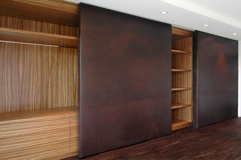 Einbauschrank mit Lederfronten & Zebrano – Traumobjekte