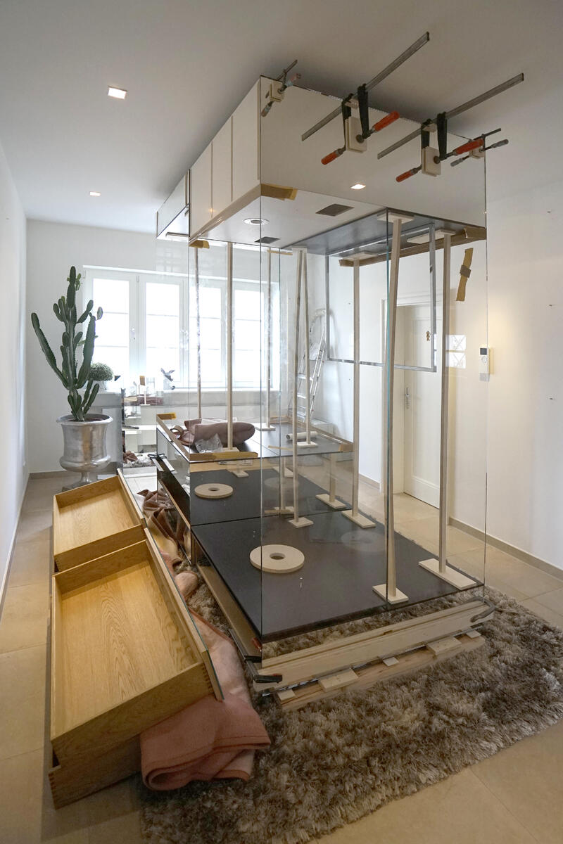 Garderobe aus teilverspiegeltem Glas – Traumobjekte