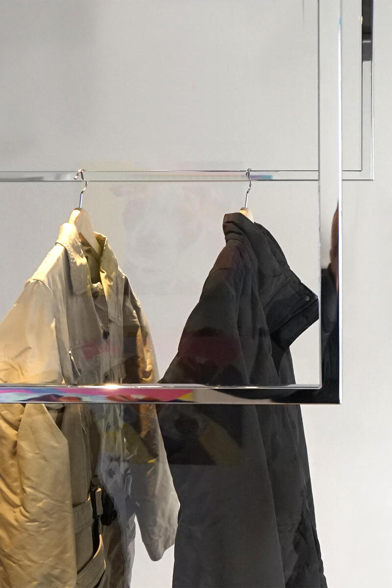 Garderobe aus teilverspiegeltem Glas – Traumobjekte