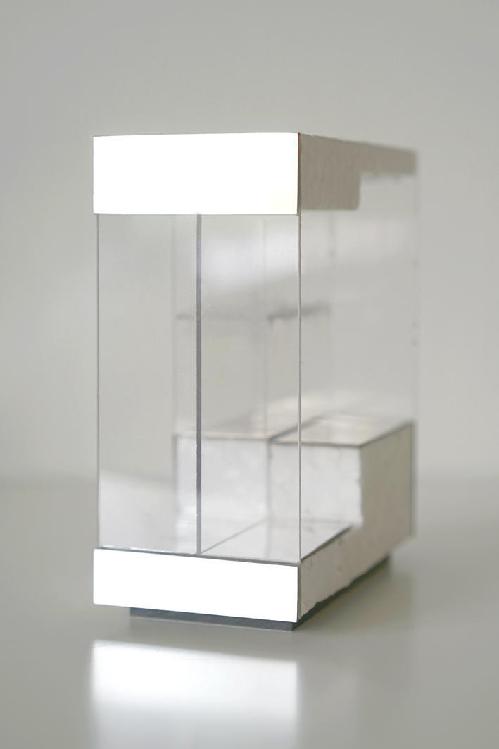 Garderobe aus teilverspiegeltem Glas – Traumobjekte
