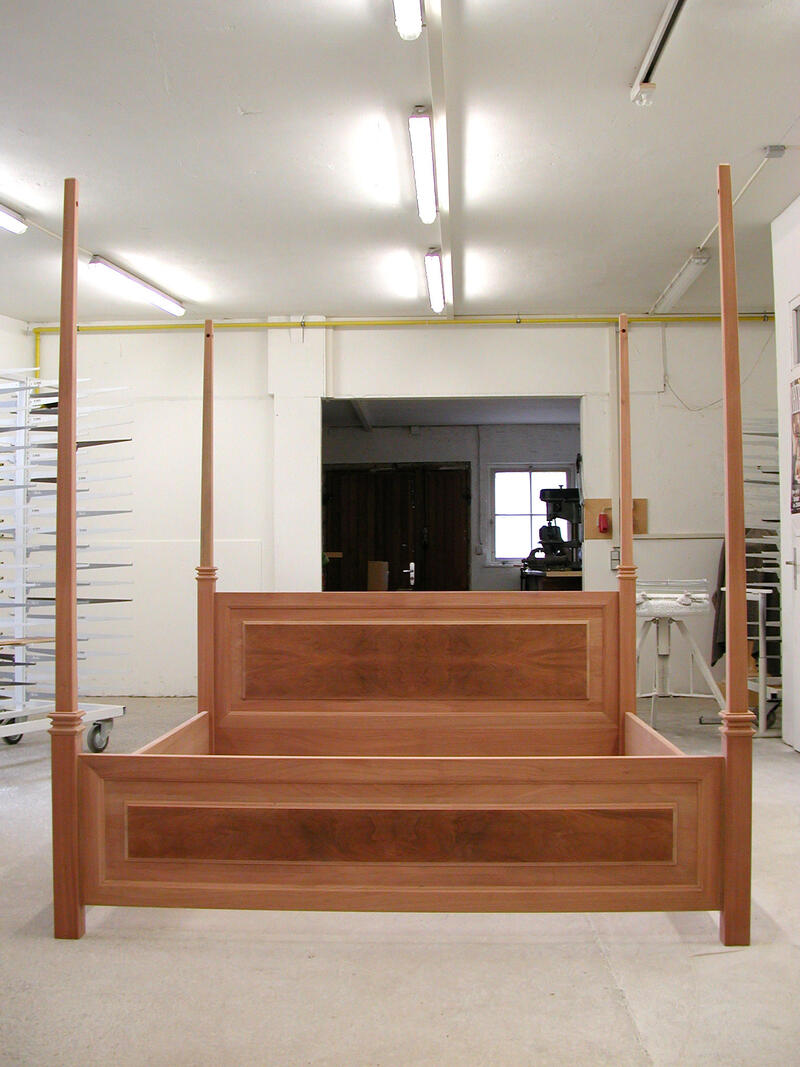 Himmelbett aus Massivholz – Traumobjekte